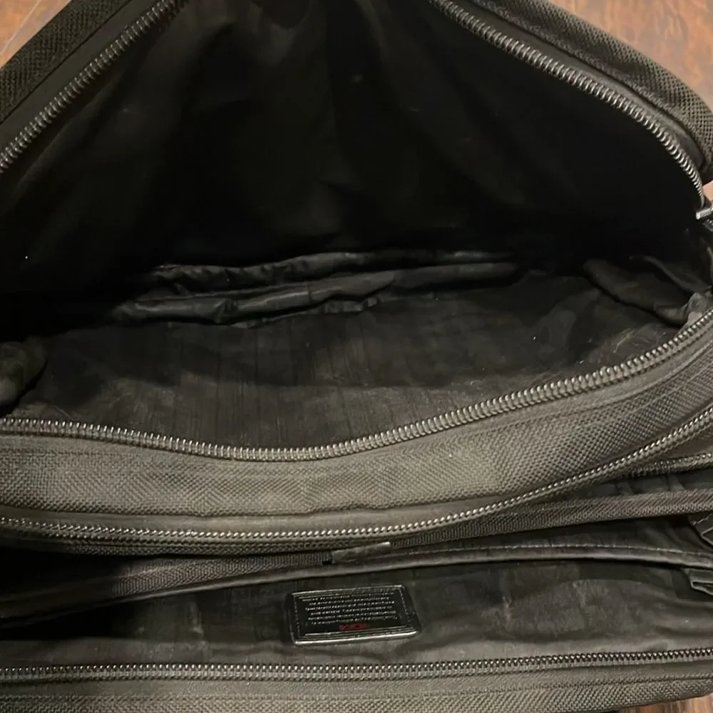 Tumi alpha 2 t-pass briefcase laptop bag black 26514dh in GUC black